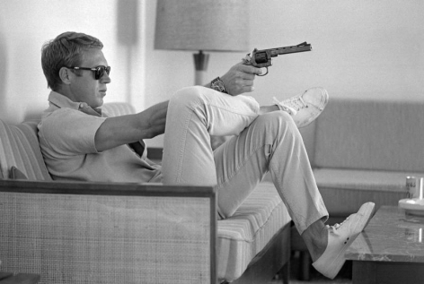 John Dominis Steve McQueen Aims a Pistol, Palm Springs, 1963&nbsp;&nbsp;&nbsp;